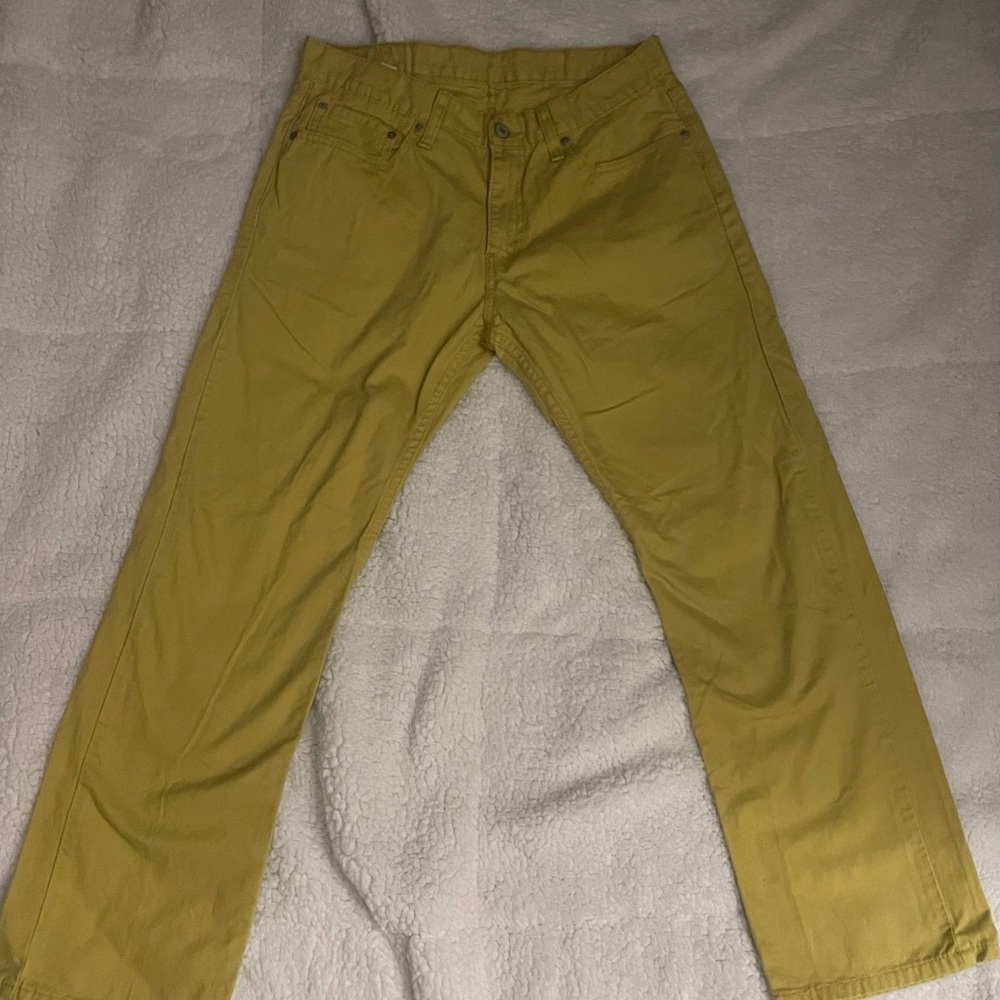 Yellow Levi’s 514